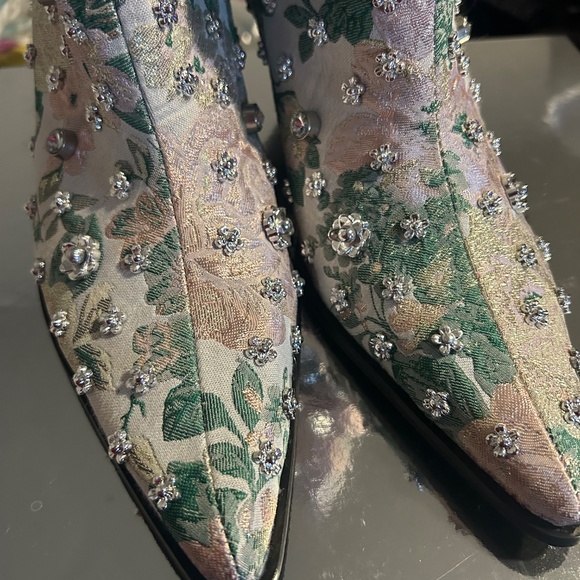 Azalea Wang Diligent Blush Boots! - Picture 3 of 7
